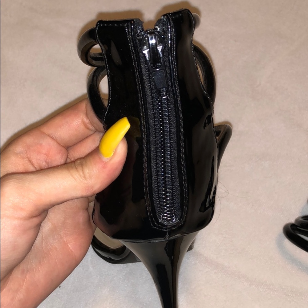 black heels - Picture 4 of 4